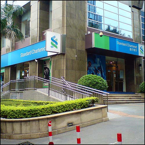 Standard Chartered Bank by Chintunglee http://commons.wikimedia.org/wiki/File:Standard_Chartered_Bank_China_in_Guangzhou_Tianhe.JPG (CC BY-SA 3.0)