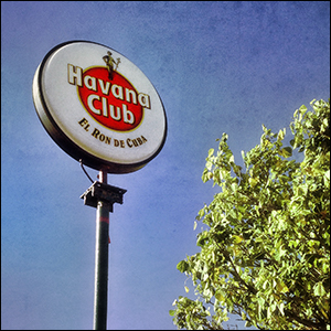 Havana Club on the Road to Havana by Richard Smallbone [CC-BY-SA-2.0 (http://creativecommons.org/licenses/by-sa/2.0)], via Flickr https://flic.kr/p/nxC2Pr [cropped and processed]