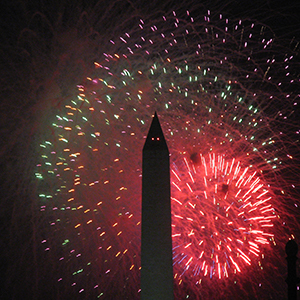 Washington DC Fireworks by Curtis Palmer [CC-BY-SA-2.0 (http://creativecommons.org/licenses/by-sa/2.0)], via Flickr https://flic.kr/p/5294FA [cropped]
