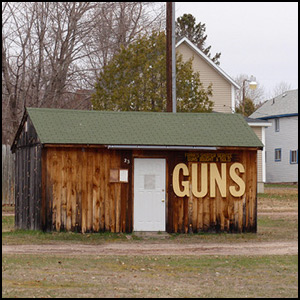 Guns by Al [CC-BY-SA-2.0 (http://creativecommons.org/licenses/by-sa/2.0)], via Flickr https://flic.kr/p/6gPGbx [cropped]