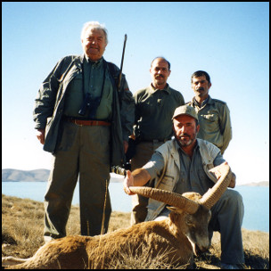Hunters in Iran via http://stiliyankadrev.com/en/gallery/asia/iran.html [Fair Use]
