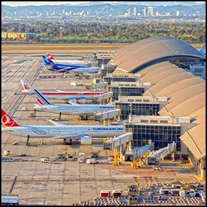 Los Angeles International Airport by Daniel Betts [CC-BY-SA-2.0 (http://creativecommons.org/licenses/by-sa/2.0)], via Flickr https://www.flickr.com/photos/redlegsfan21/13789084574