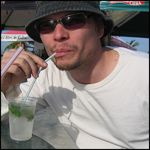 Mojito by Sami KeinÃ¤nen [CC-BY-SA-2.0 (http://creativecommons.org/licenses/by-sa/2.0)], via Flickr https://flic.kr/p/4GyGSs [cropped]