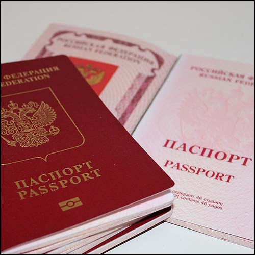 By MediaPhoto.Org (mediaphoto.org Own work) [CC-BY-3.0 (http://creativecommons.org/licenses/by/3.0)], via Wikimedia Commons http://commons.wikimedia.org/wiki/File%3ARussian_passports.jpg