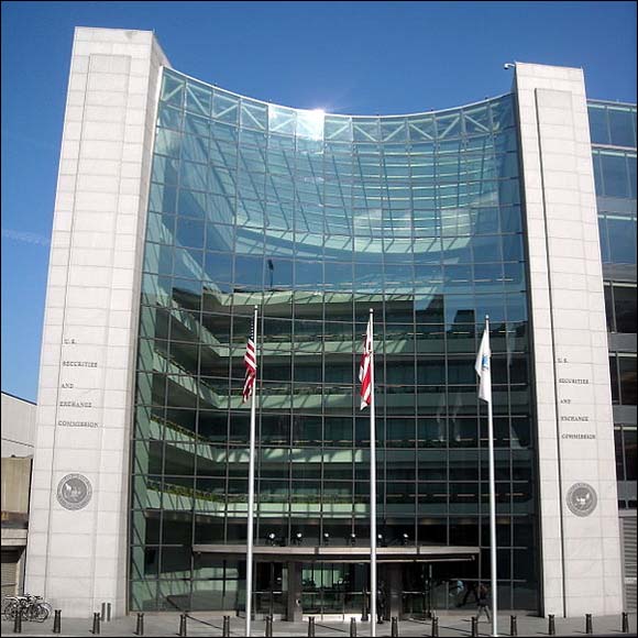 U.S. Securities and Exchange Commission headquarters by AgnosticPreachersKid http://commons.wikimedia.org/wiki/File:U.S._Securities_and_Exchange_Commission_headquarters.JPG (CC BY-SA 3.0)