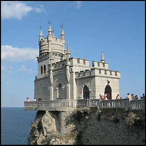 The Swallows Nest by Vyacheslav Argenberg [CC-BY-SA-2.0 (http://creativecommons.org/licenses/by-sa/2.0)], via Flickr https://www.flickr.com/photos/argenberg/199746052 [cropped]